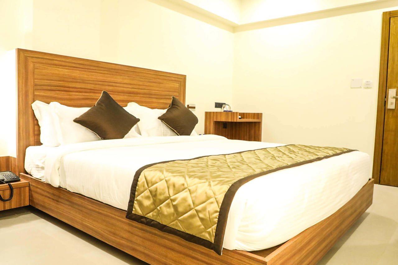Kyriad Hotel Solapur By Othpl Exterior photo