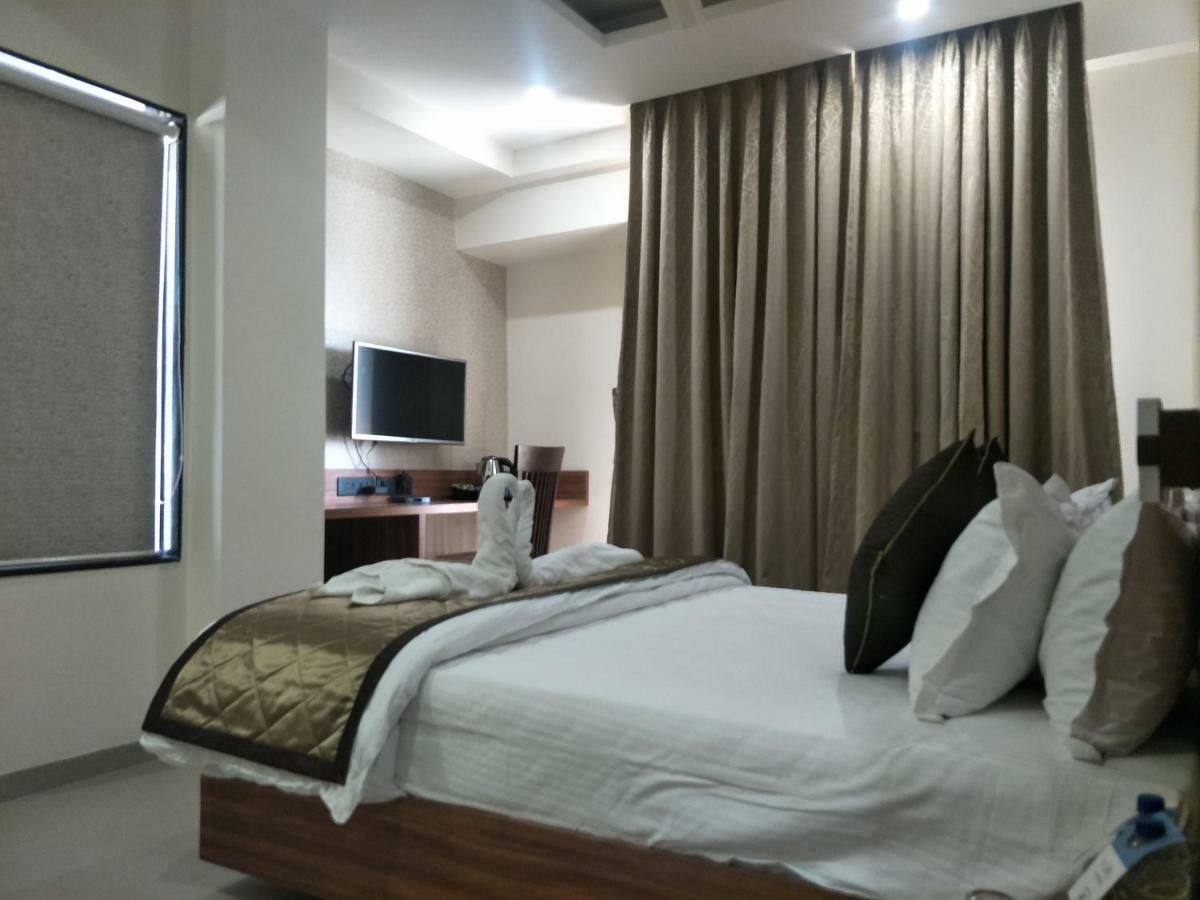 Kyriad Hotel Solapur By Othpl Exterior photo
